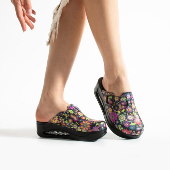 Дамско цветно анатомично работно сабо на платформа /