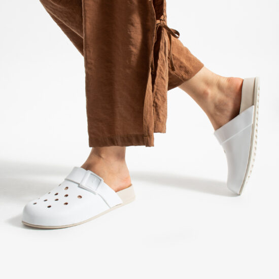 Бели дамски гумени чехли сабо с дупки /