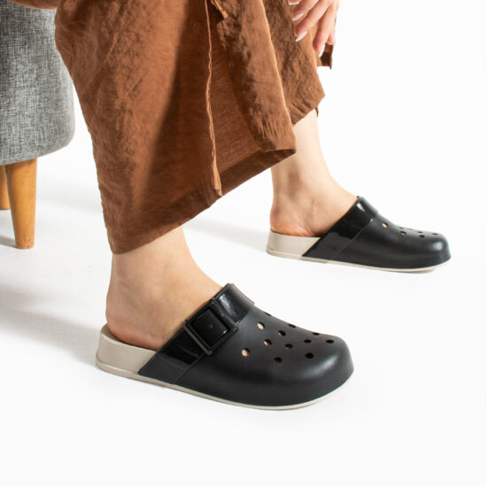 Alternative view of Черни дамски гумени чехли сабо с дупки