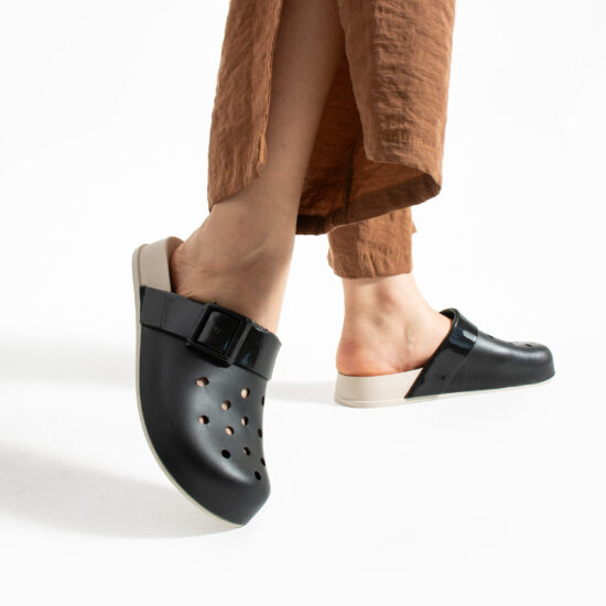 Clio Black Черни дамски гумени чехли сабо с дупки /