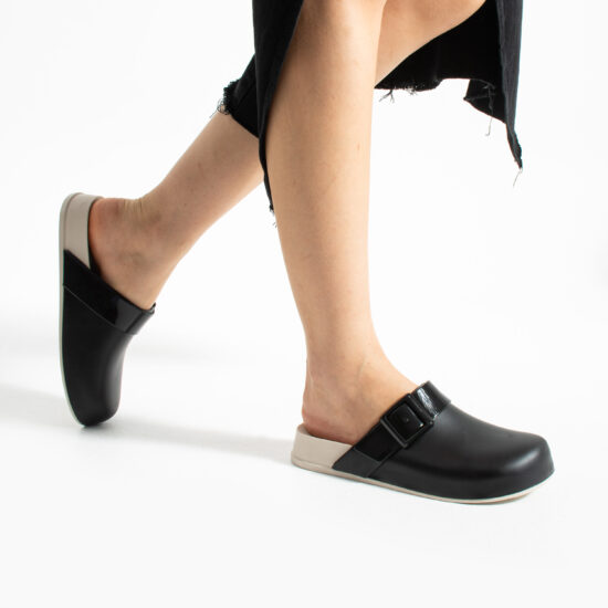 Черни дамски затворени гумени чехли сабо /