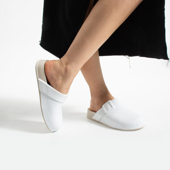 Alternative view of Бели дамски затворени гумени чехли сабо