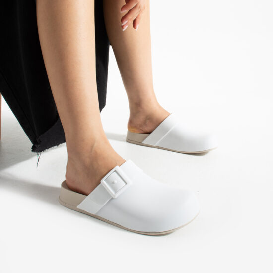 Бели дамски затворени гумени чехли сабо /