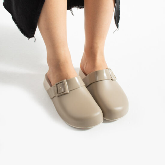 Luna Beige Бежови дамски затворени гумени чехли сабо /