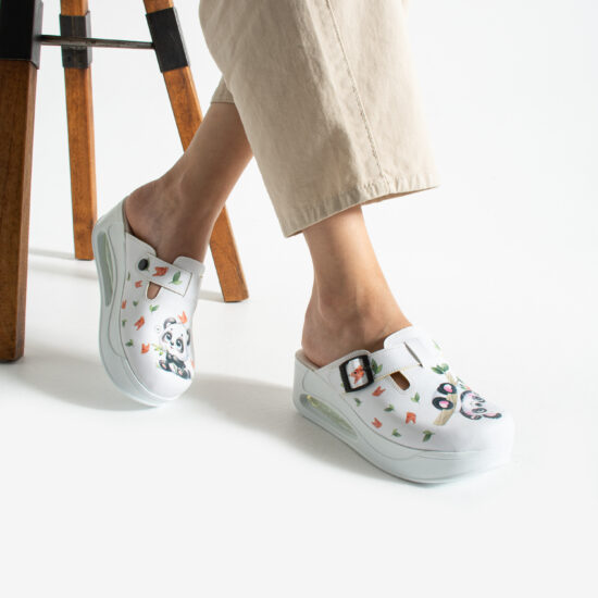 Дамско цветно анатомично работно сабо на платформа /