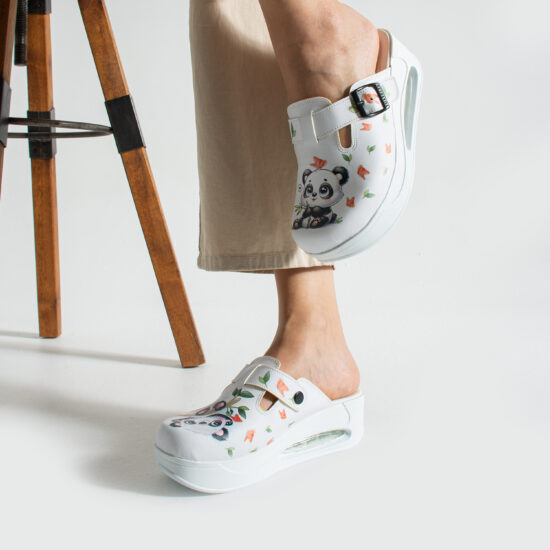 Дамско цветно анатомично работно сабо на платформа /