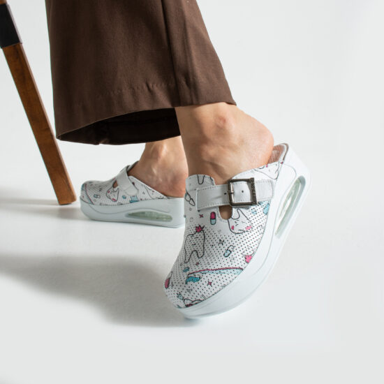 Анатомични чехли от естествена кожа на платформа за зъболекари /