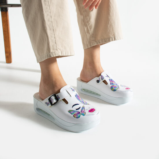 Дамско цветно анатомично работно сабо на платформа /