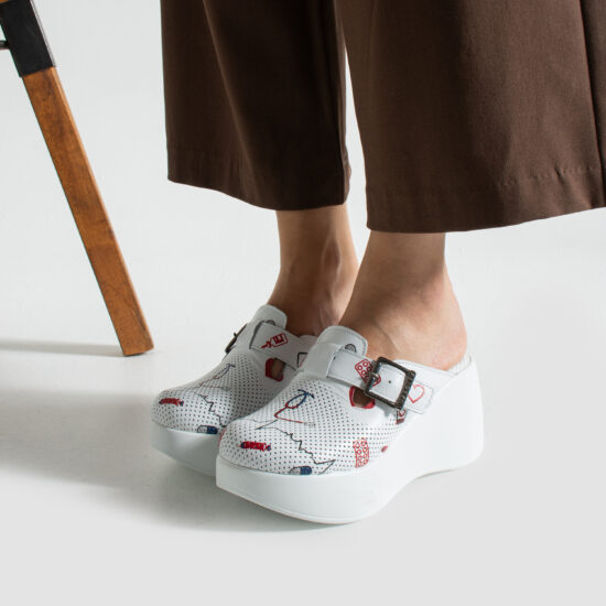 Бели анатомични медицински чехли на платформа от естествена кожа Анатомични чехли на платформа Медицински