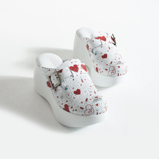 Бели анатомични медицински чехли на платформа от естествена кожа /