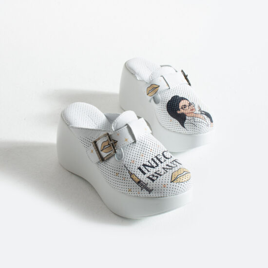 Бели анатомични чехли на платформа за естетични салони от естествена кожа /