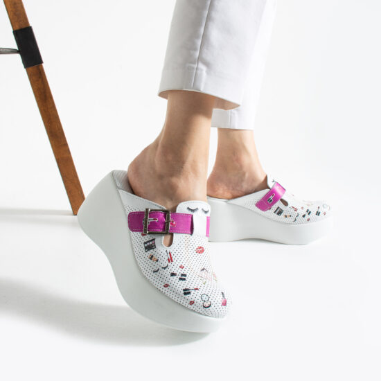 Бели анатомични чехли на платформа за естетични салони от естествена кожа /