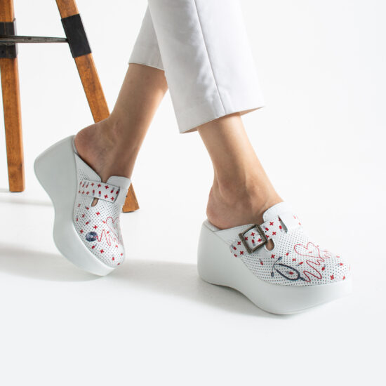 Бели анатомични медицински чехли на платформа от естествена кожа Анатомични чехли на платформа Медицински