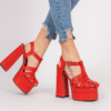 Червени сандали с висок ток и платформа