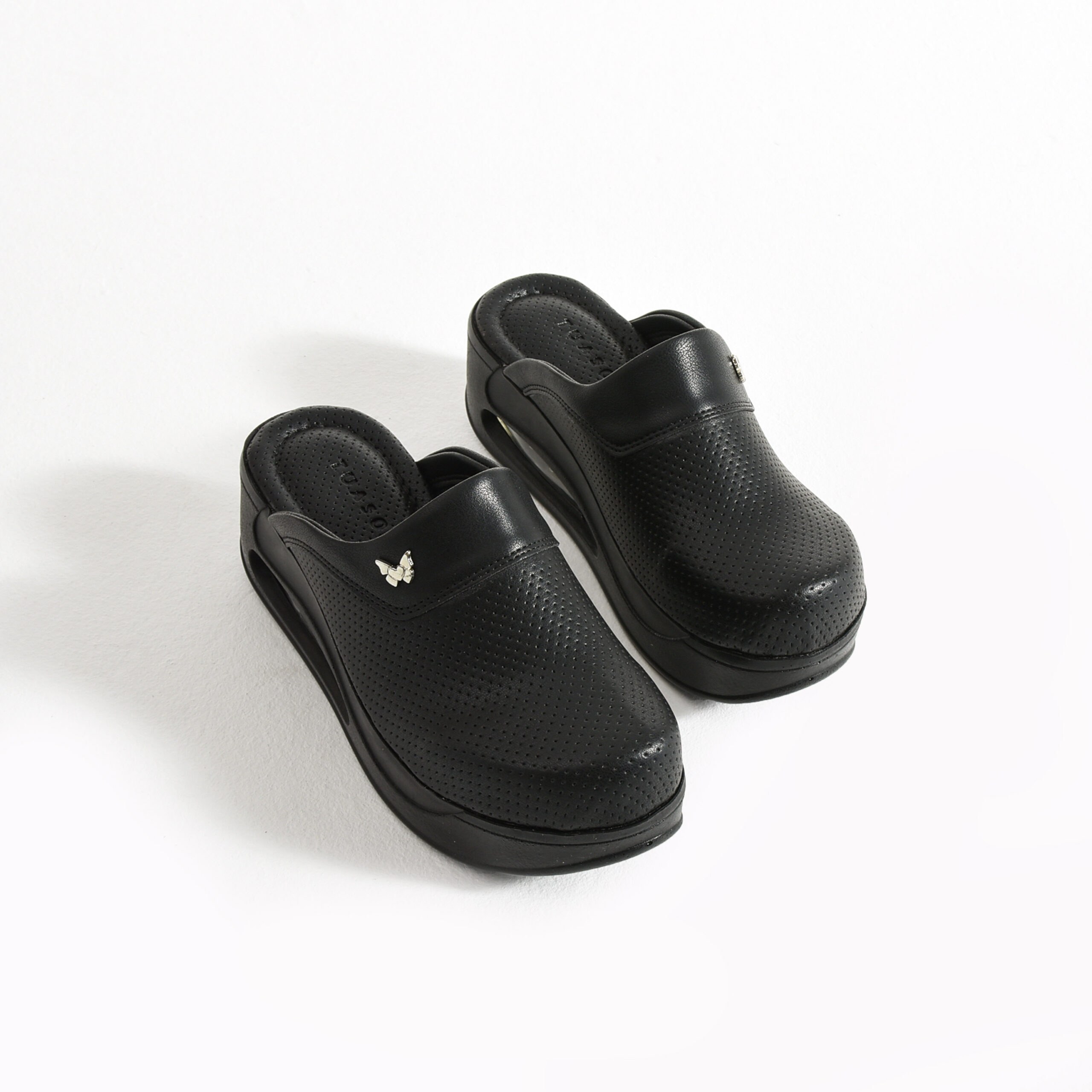 Дамски черни анатомични чехли на платформа от еко кожа Анатомични чехли на платформа Едноцветни 15 Дамски черни анатомични чехли на платформа от еко кожа - Image 5