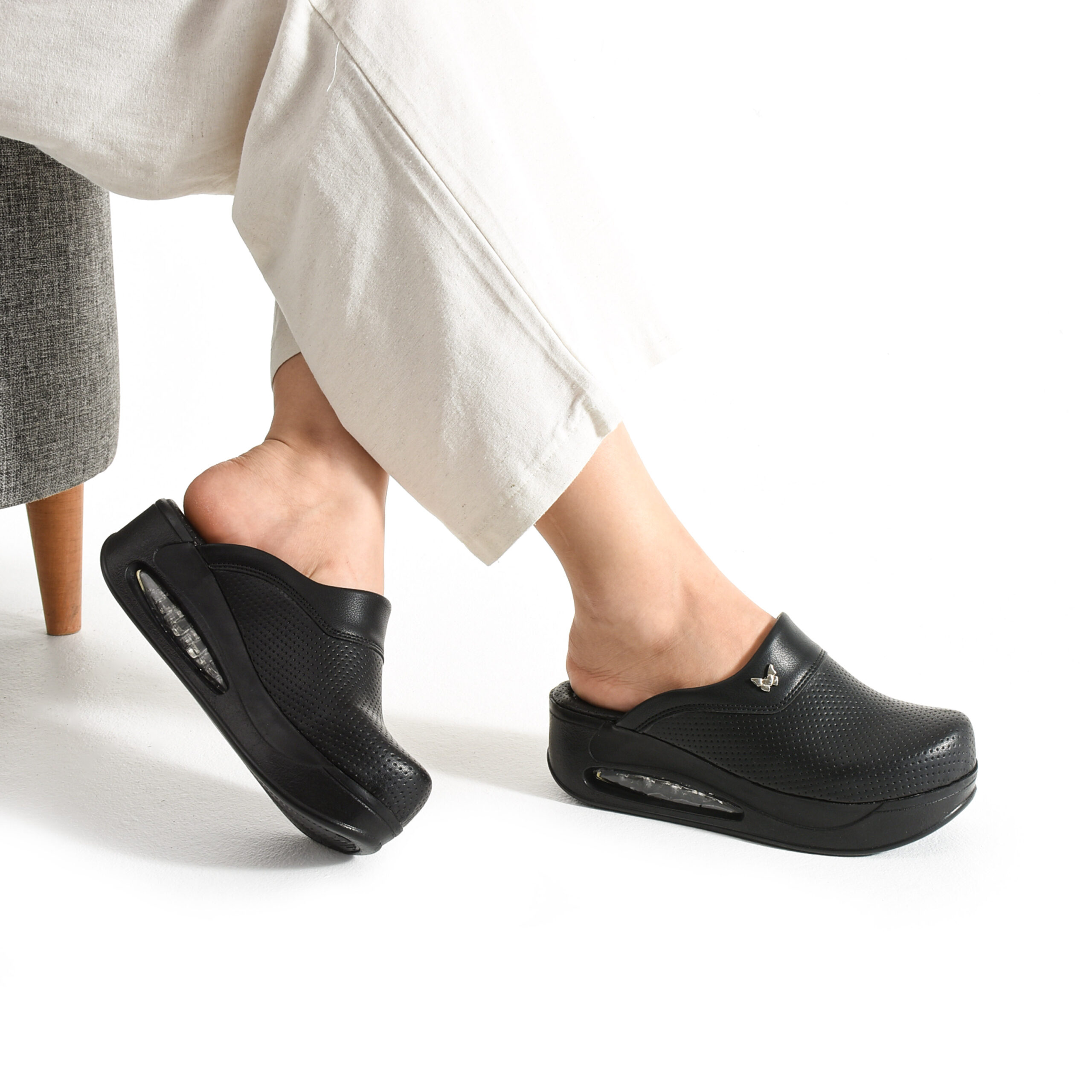 Дамски черни анатомични чехли на платформа от еко кожа Анатомични чехли на платформа Едноцветни 11 Дамски черни анатомични чехли на платформа от еко кожа