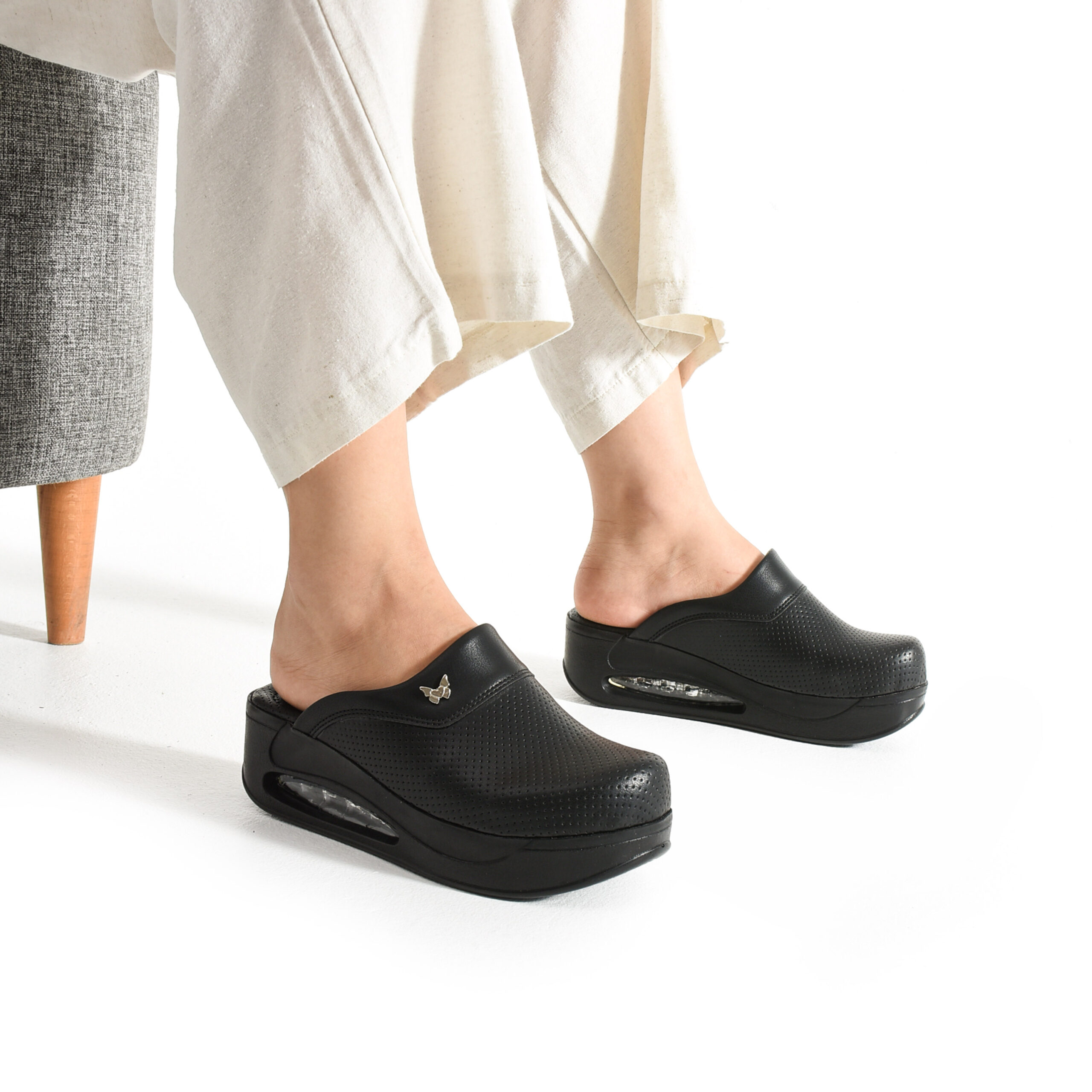 Дамски черни анатомични чехли на платформа от еко кожа Анатомични чехли на платформа Едноцветни 14 Дамски черни анатомични чехли на платформа от еко кожа - Image 4