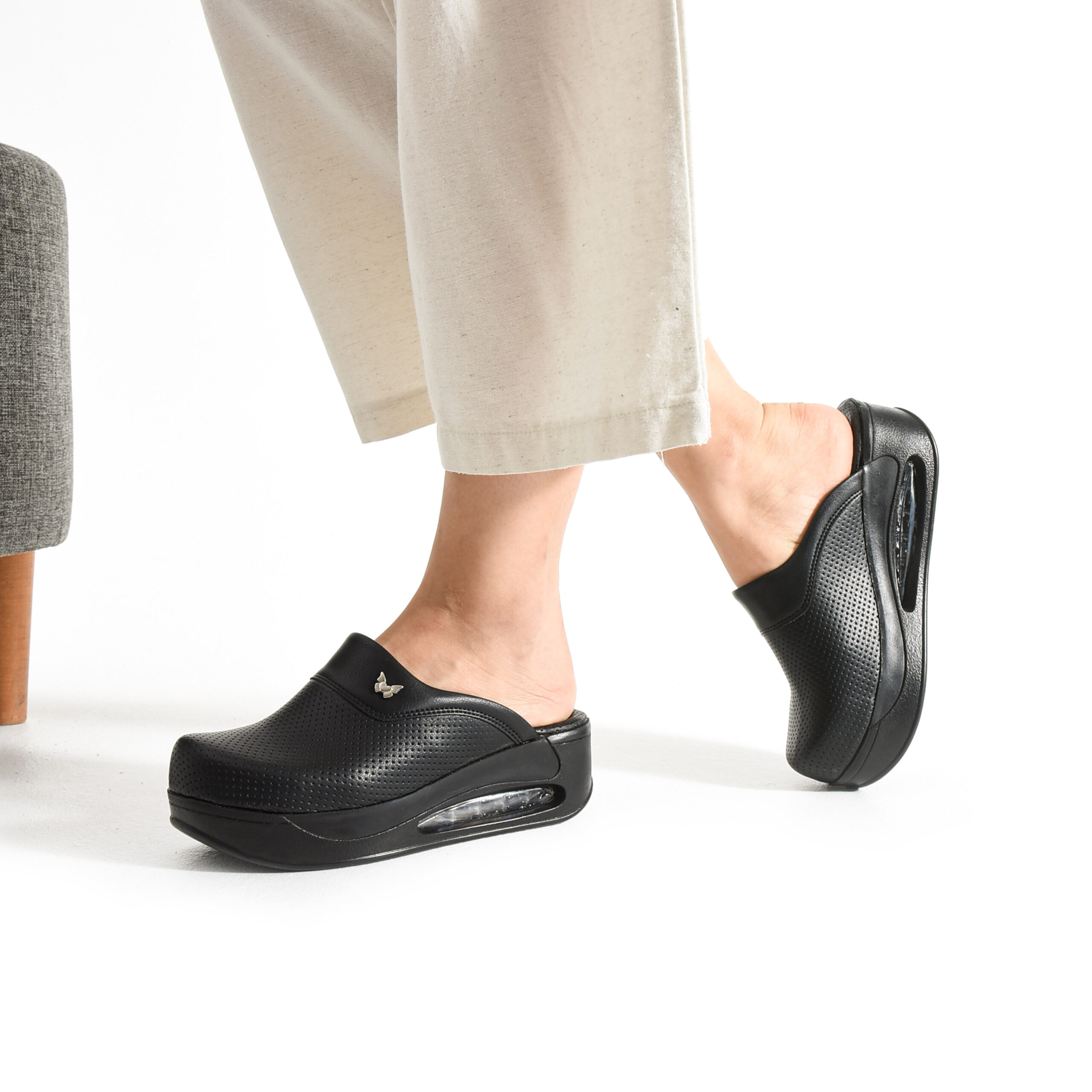 Дамски черни анатомични чехли на платформа от еко кожа Анатомични чехли на платформа Едноцветни 12 Дамски черни анатомични чехли на платформа от еко кожа - Image 2