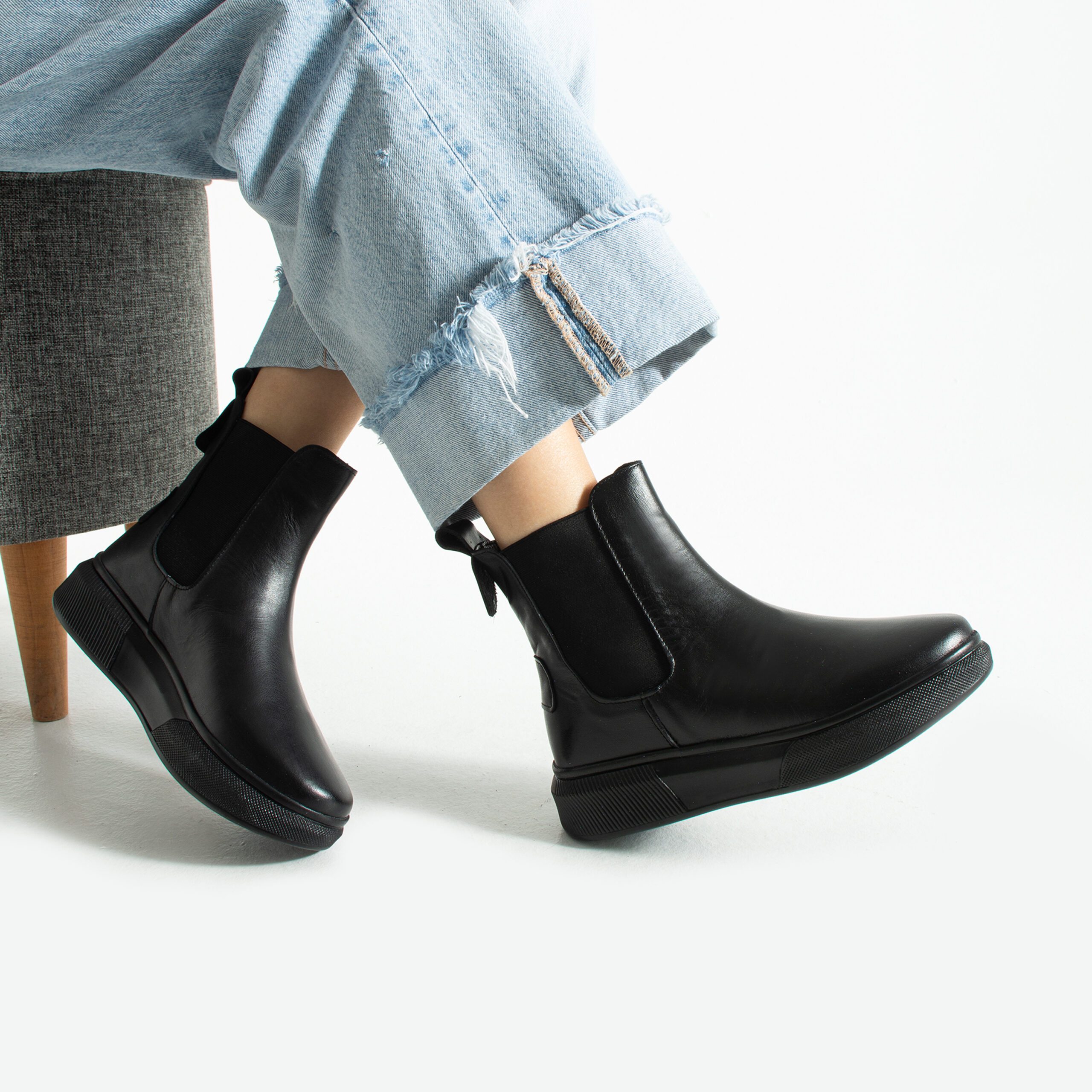 Дамски черни високи кецове от естествена кожа Дамски кецове и сникърси 11 Дамски черни високи кецове от естествена кожа