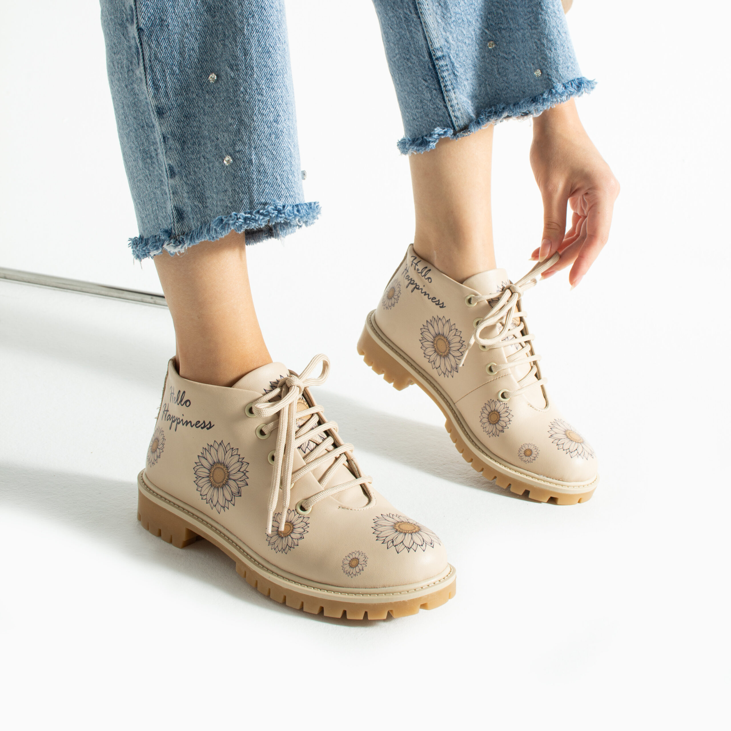 Дамски къси бежови боти от естествена кожа до глезена Дамски боти 11 Дамски къси бежови боти от естествена кожа до глезена