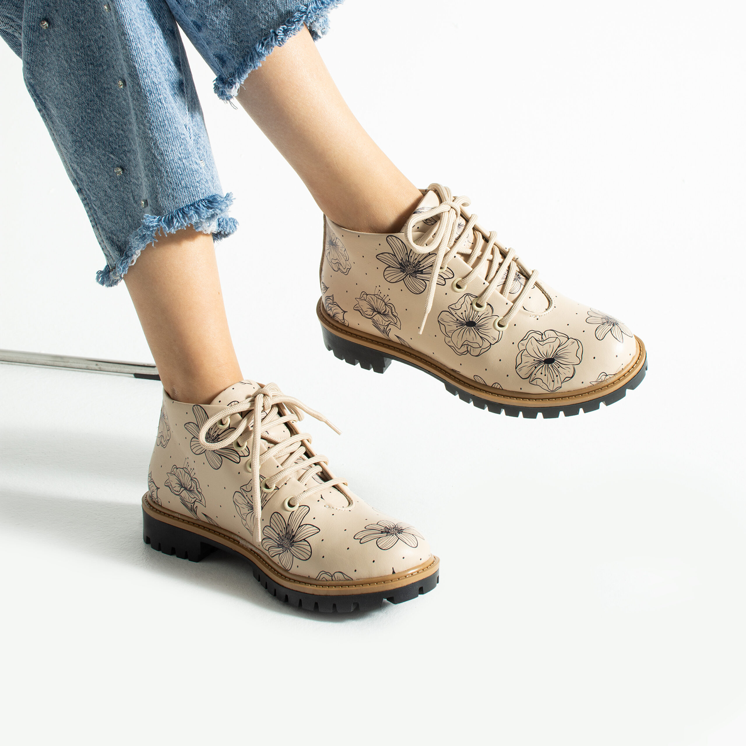 Дамски къси бежови боти от естествена кожа до глезена Дамски боти 11 Дамски къси бежови боти от естествена кожа до глезена