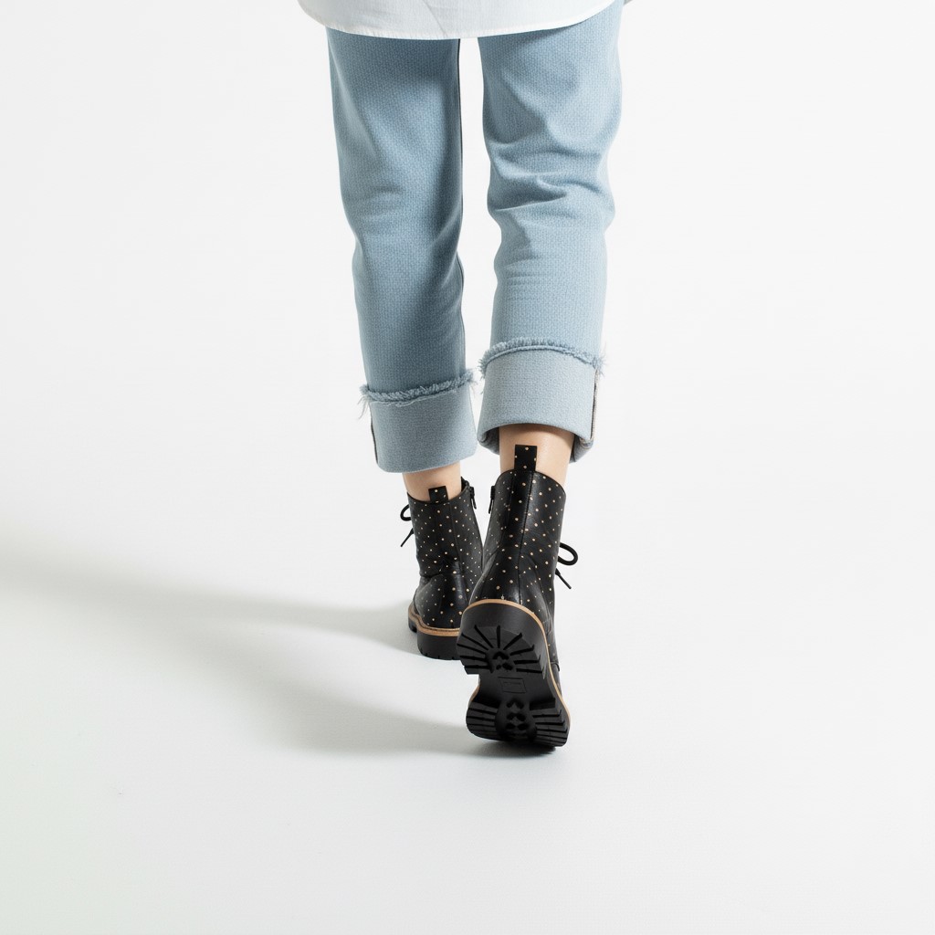 Дамски черни боти тип кубинки от естествена кожа Дамски боти 14 Дамски черни боти тип кубинки от естествена кожа - Image 4