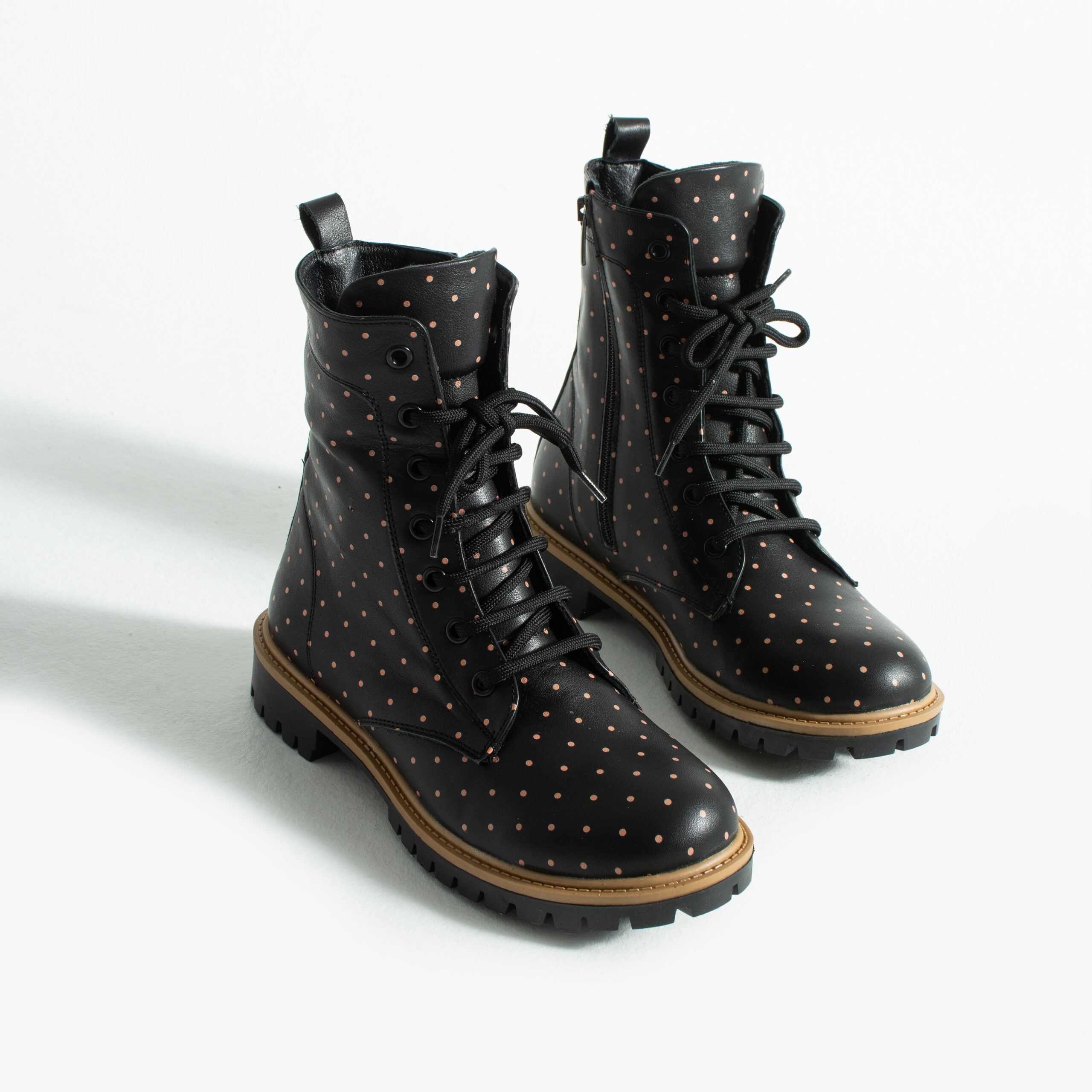 Дамски черни боти тип кубинки от естествена кожа Дамски боти 15 Дамски черни боти тип кубинки от естествена кожа - Image 5