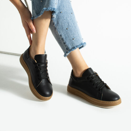 Дамски черни анатомични кецове от естествена кожа