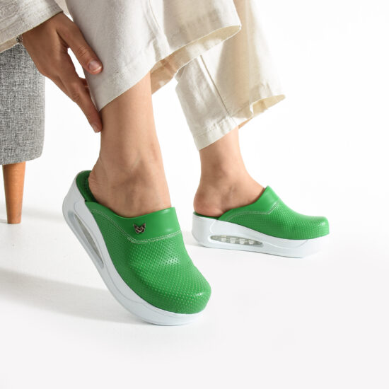 Зелени анатомични чехли на платформа от еко кожа /