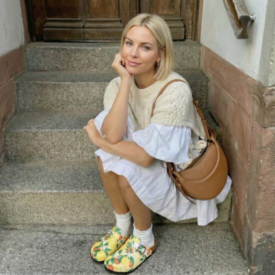 Alternative view of Дамски ортопедични чехли с цветен дизайн