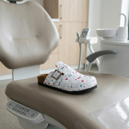 Alternative view of Медицински дамски ортопедични чехли за зъболекар