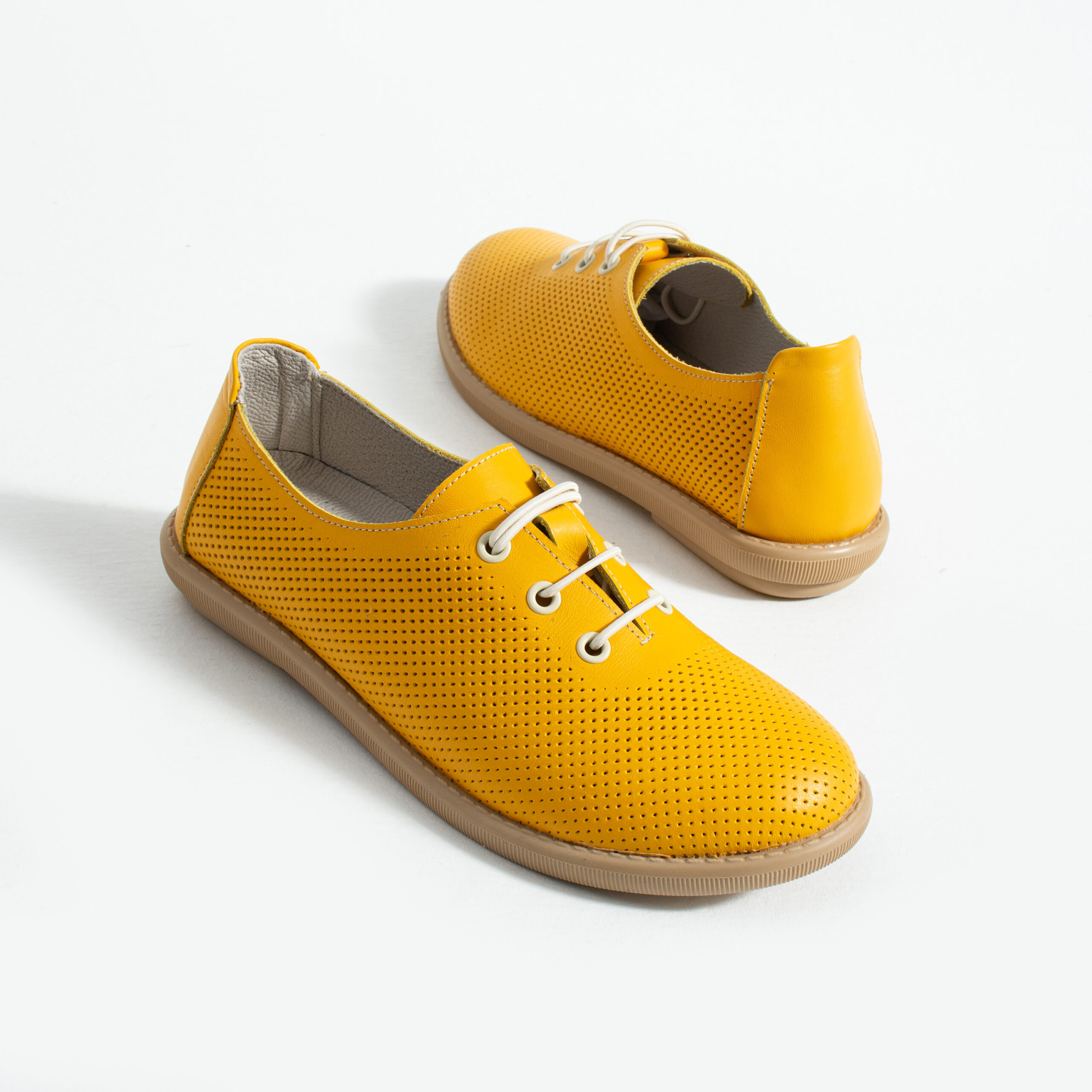 Дамски обувки с мемори пяна от естествена кожа – жълти Ежедневни обувки 16 Дамски обувки с мемори пяна от естествена кожа - жълти - поглед отстрани