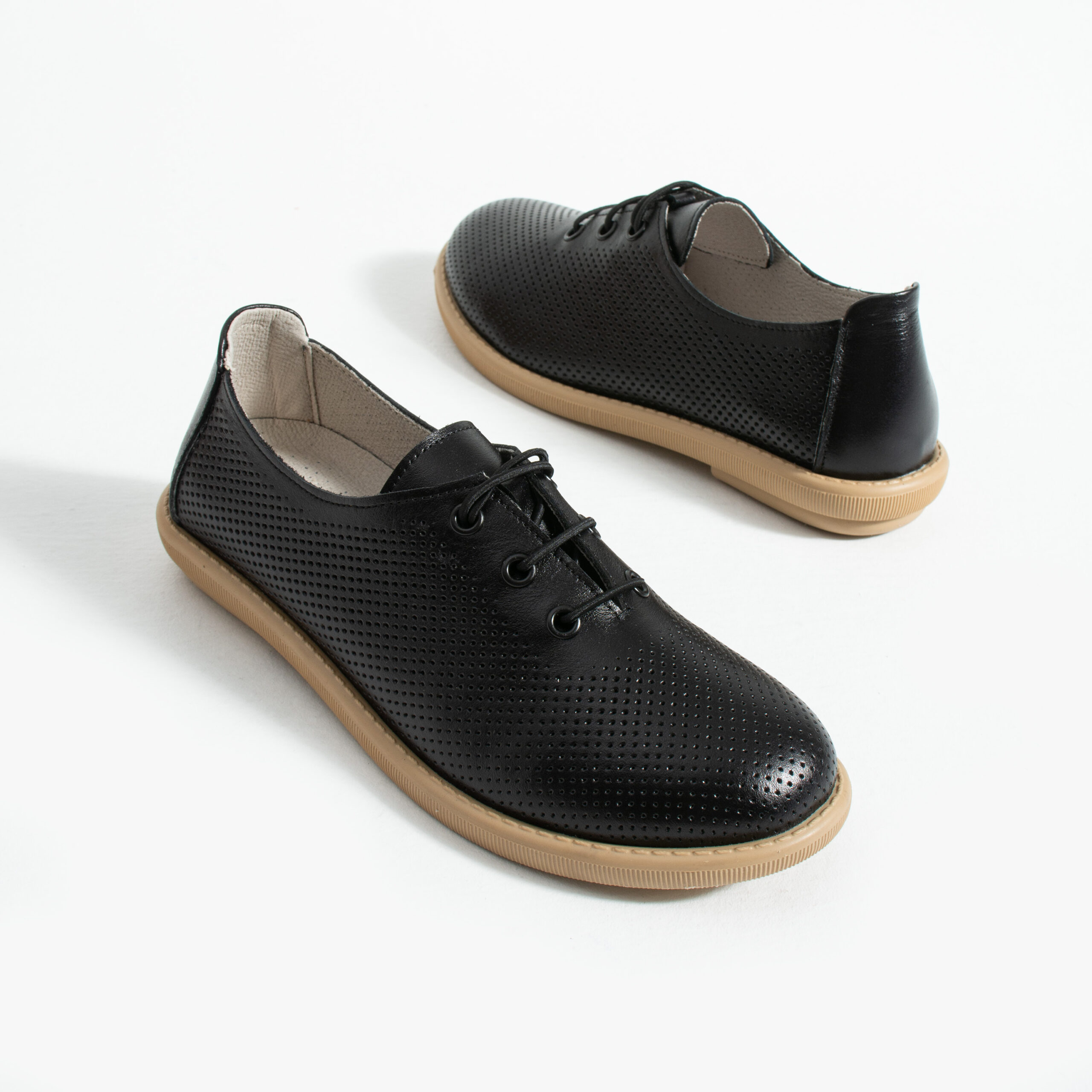 Дамски обувки с мемори пяна от естествена кожа – черни Ежедневни обувки 16 Дамски обувки с мемори пяна от естествена кожа - черни - поглед отстрани