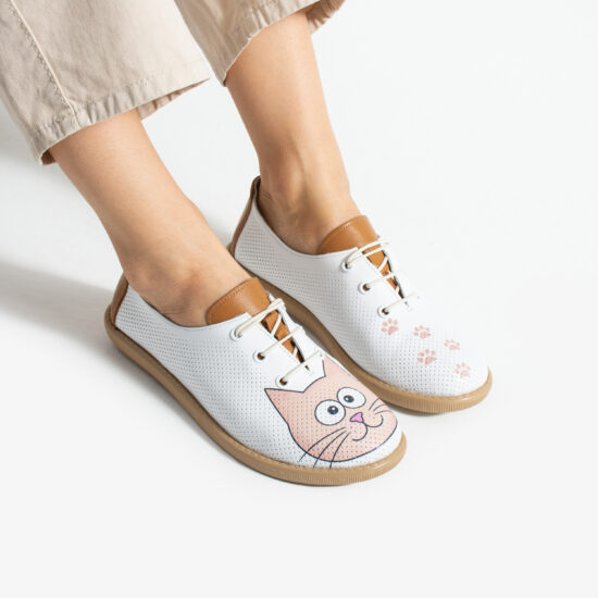 Дамски обувки с мемори пяна от естествена кожа с котешки принт