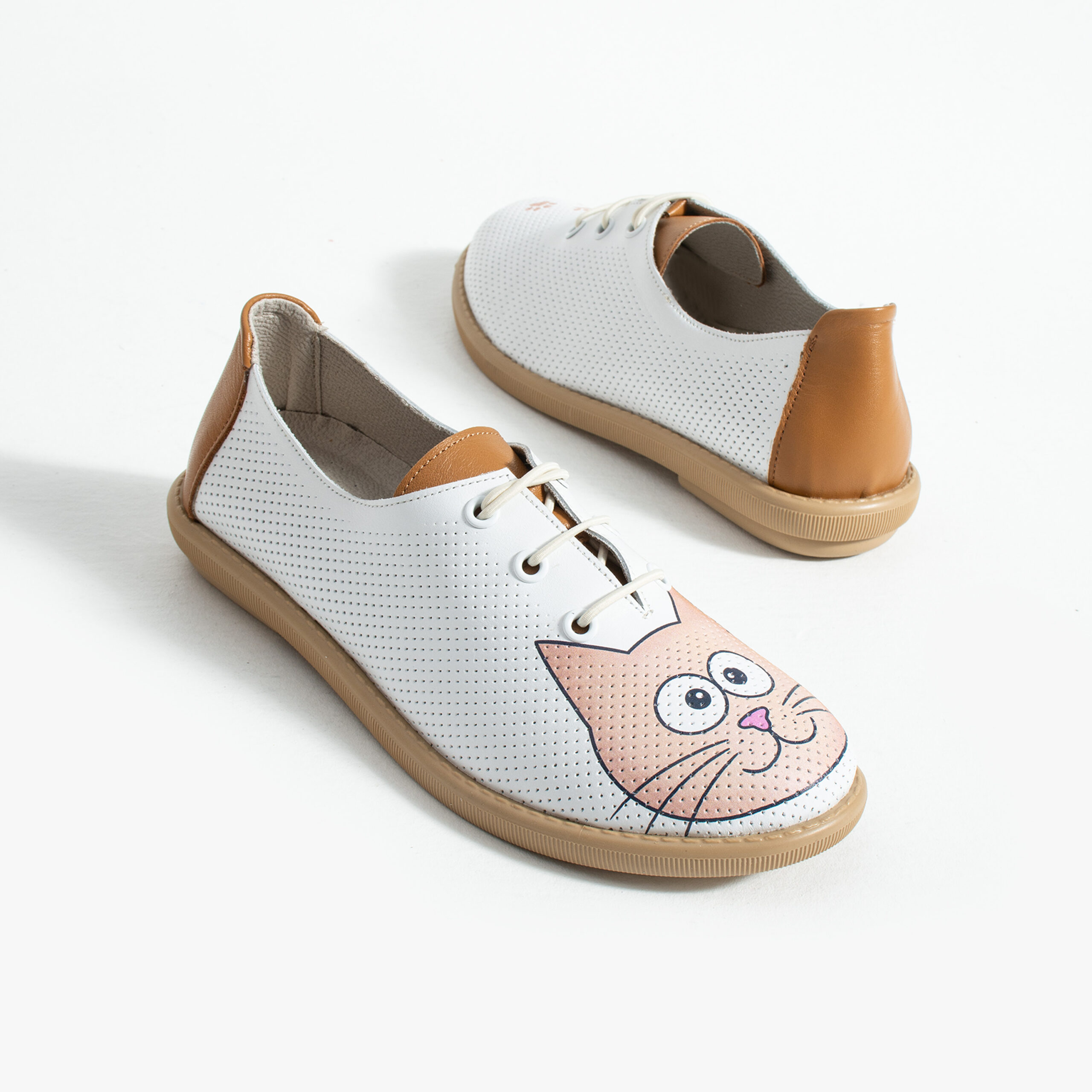 Дамски обувки с мемори пяна от естествена кожа с котешки принт Ежедневни обувки 16 Дамски обувки с мемори пяна от естествена кожа с котешки принт - поглед отстрани