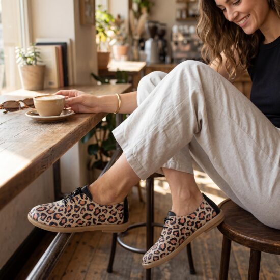 Дамски обувки с мемори пяна от естествена кожа с леопардов принт - Бял Черен