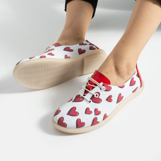 Дамски бели обувки от естествена кожа с мемори пяна - принт на сърца 10945 Бял Червен