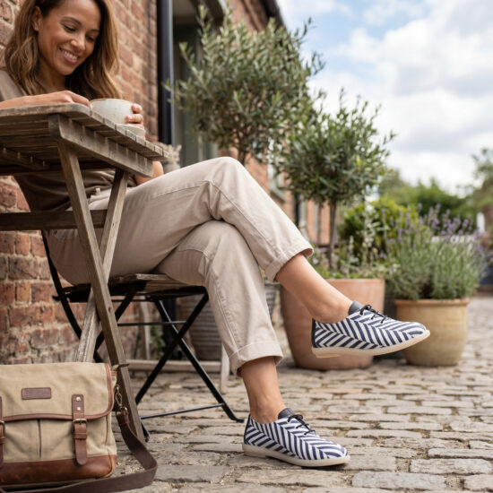 Дамски обувки с мемори пяна от естествена кожа с геометричен принт - Бял Черен