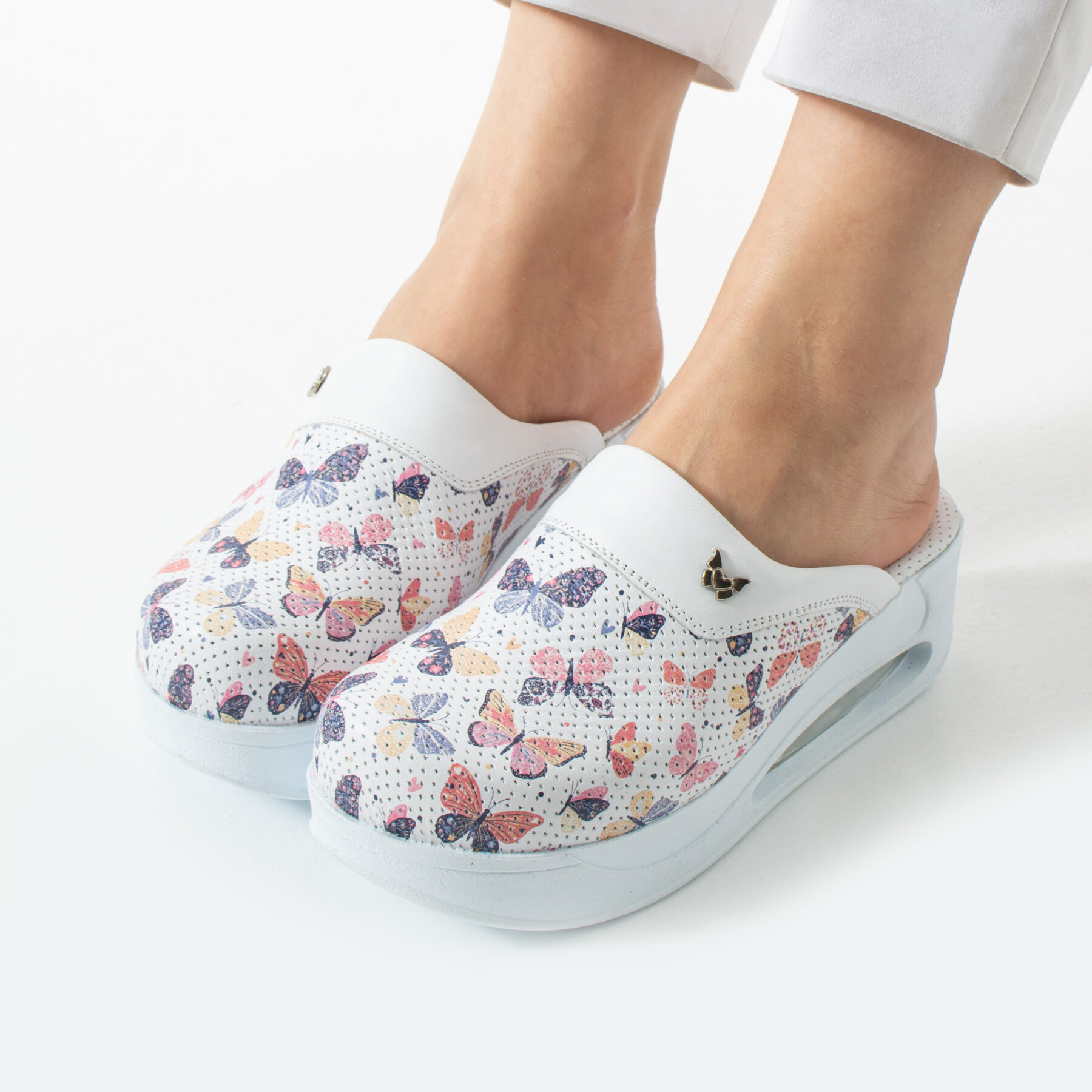 Анатомични работни чехли на платформа от естествена кожа – принт Wings White