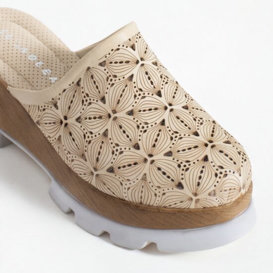 Бежово дамско сабо от естествена кожа на платформа - поглед отстрани