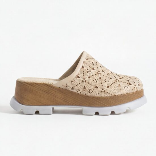 Бежово дамско сабо от естествена кожа на платформа - поглед отгоре