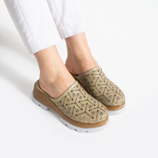 Зелено дамско сабо от естествена кожа на платформа