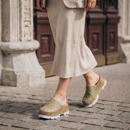 Зелено дамско сабо от естествена кожа на платформа - Зелен