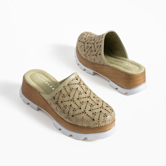 Зелено дамско сабо от естествена кожа на платформа - поглед отстрани