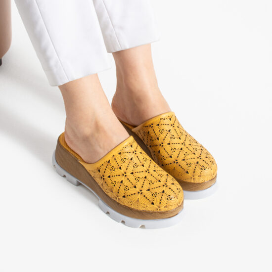 Жълто дамско сабо от естествена кожа на платформа