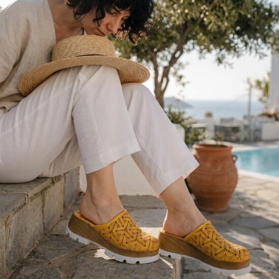 Жълто дамско сабо от естествена кожа на платформа - Жълт