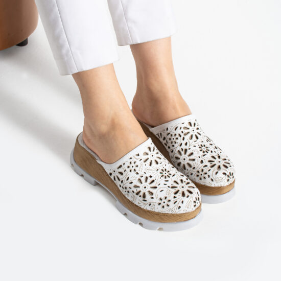 Бяло дамско сабо от естествена кожа на платформа