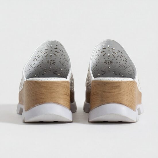 Бяло дамско сабо от естествена кожа на платформа - детайл