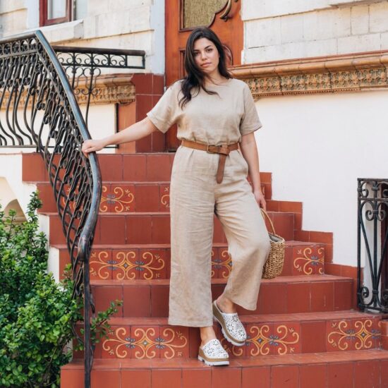 Бяло дамско сабо от естествена кожа на платформа