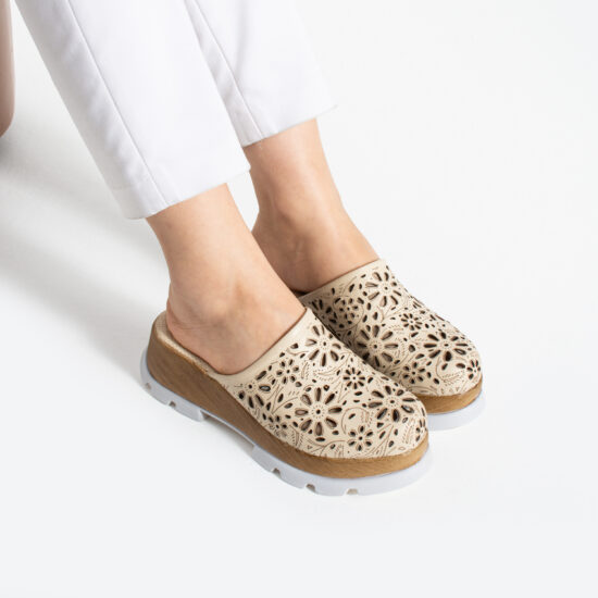 Бежово дамско сабо от естествена кожа на платформа